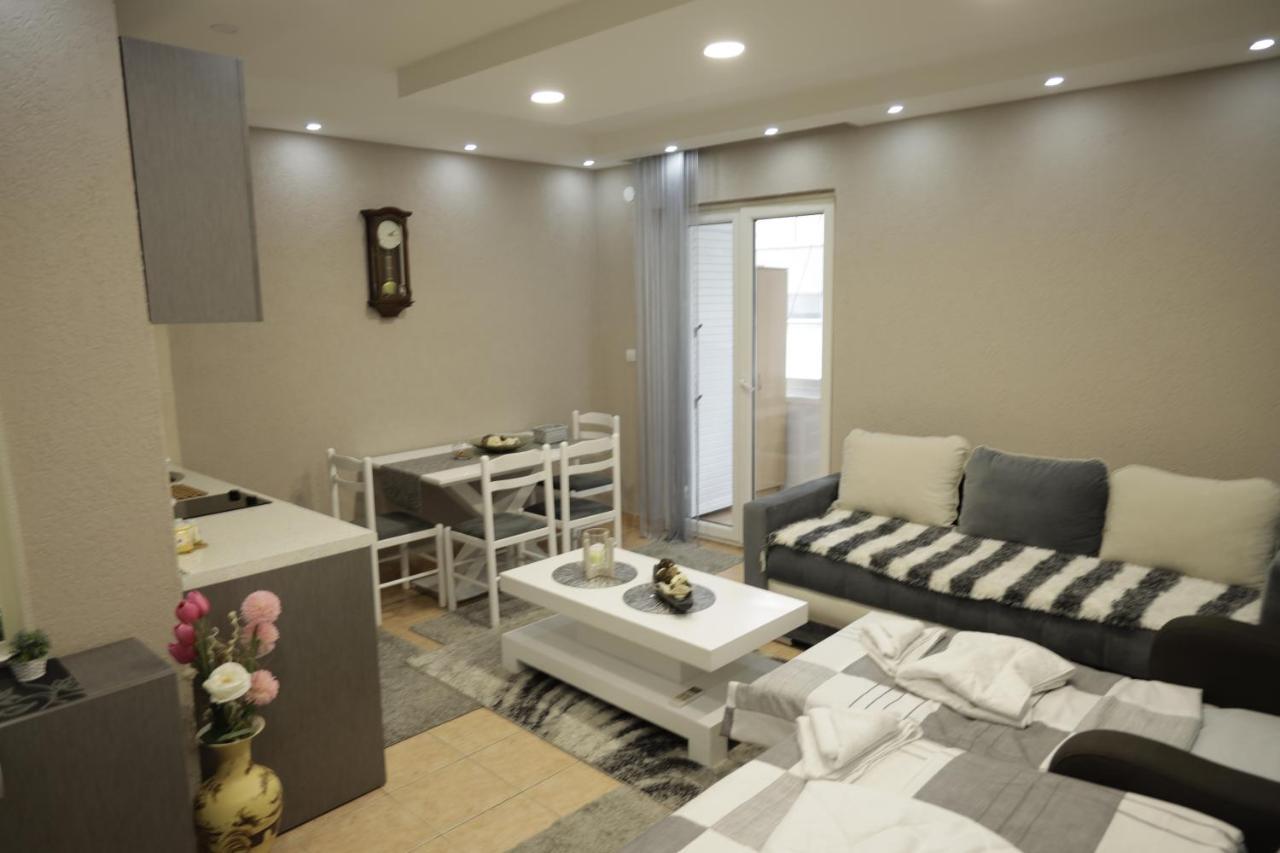 Alexandra Apartment *